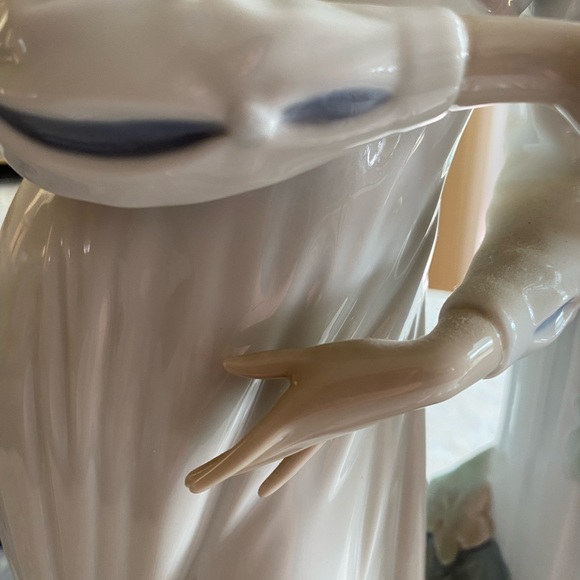 RETIRED 2005 ROMEO AND JULIET LLADRO PORCELAIN FIGURINE Item# 01004750 - Picture 10 of 16